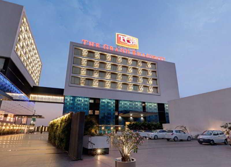 Orange Megastructure Llp Hotel Surat Exterior photo