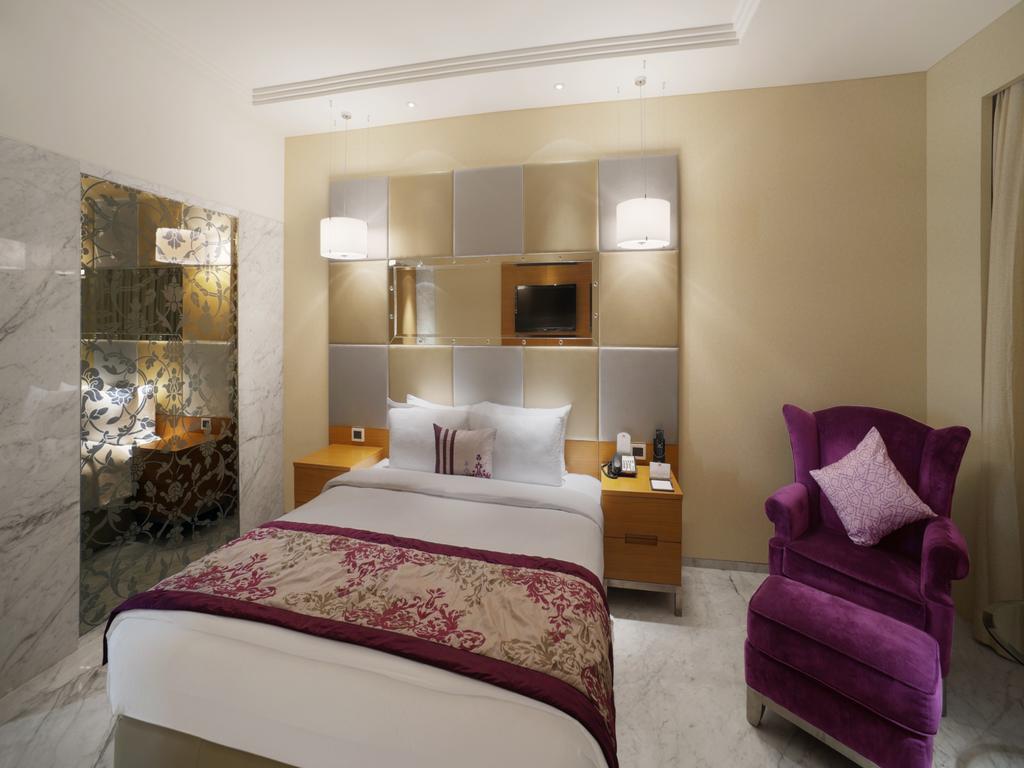 Orange Megastructure Llp Hotel Surat Room photo